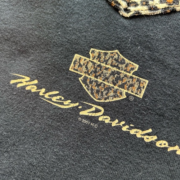 Vintage 2001 Pacific Harley Davidson V neck t shirt with faux leopard fur trim. - Picture 9 of 15